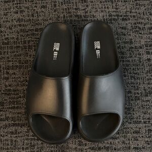 32 Degrees Black Slide Sandals